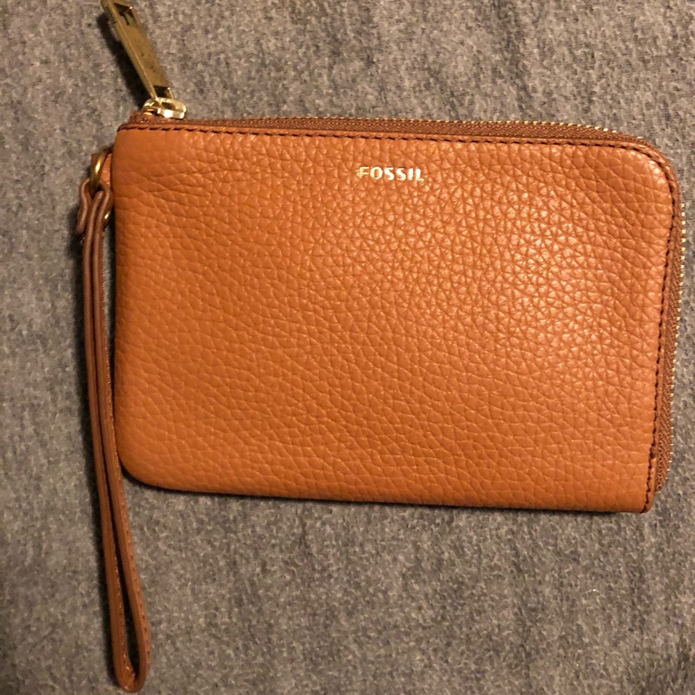 **NEW** Fossil Clutch